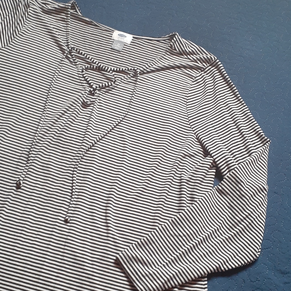 Old Navy Women's Plus SZ 3X Lace Up Long Sleeve